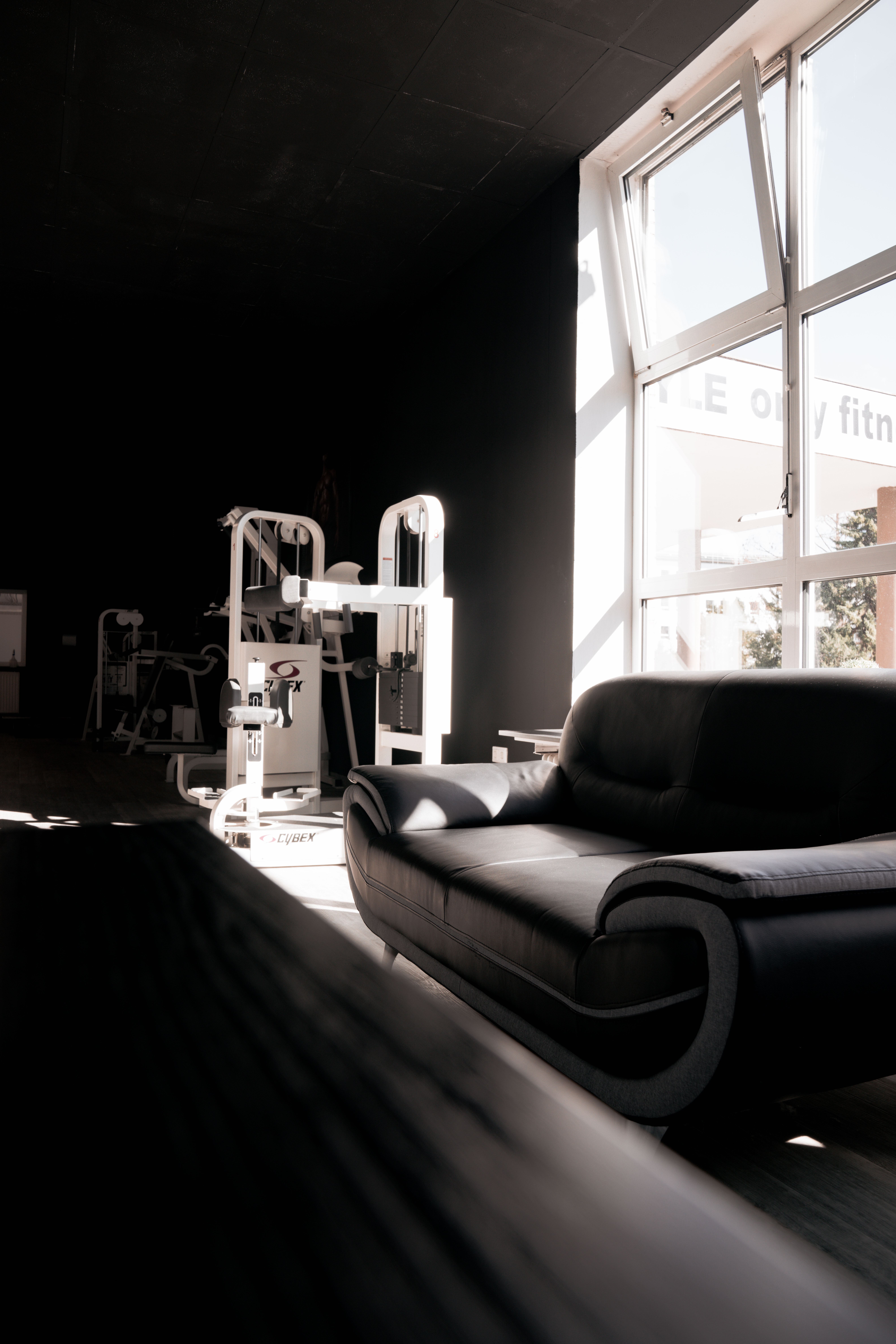Interieur mit chill out area im only fitness